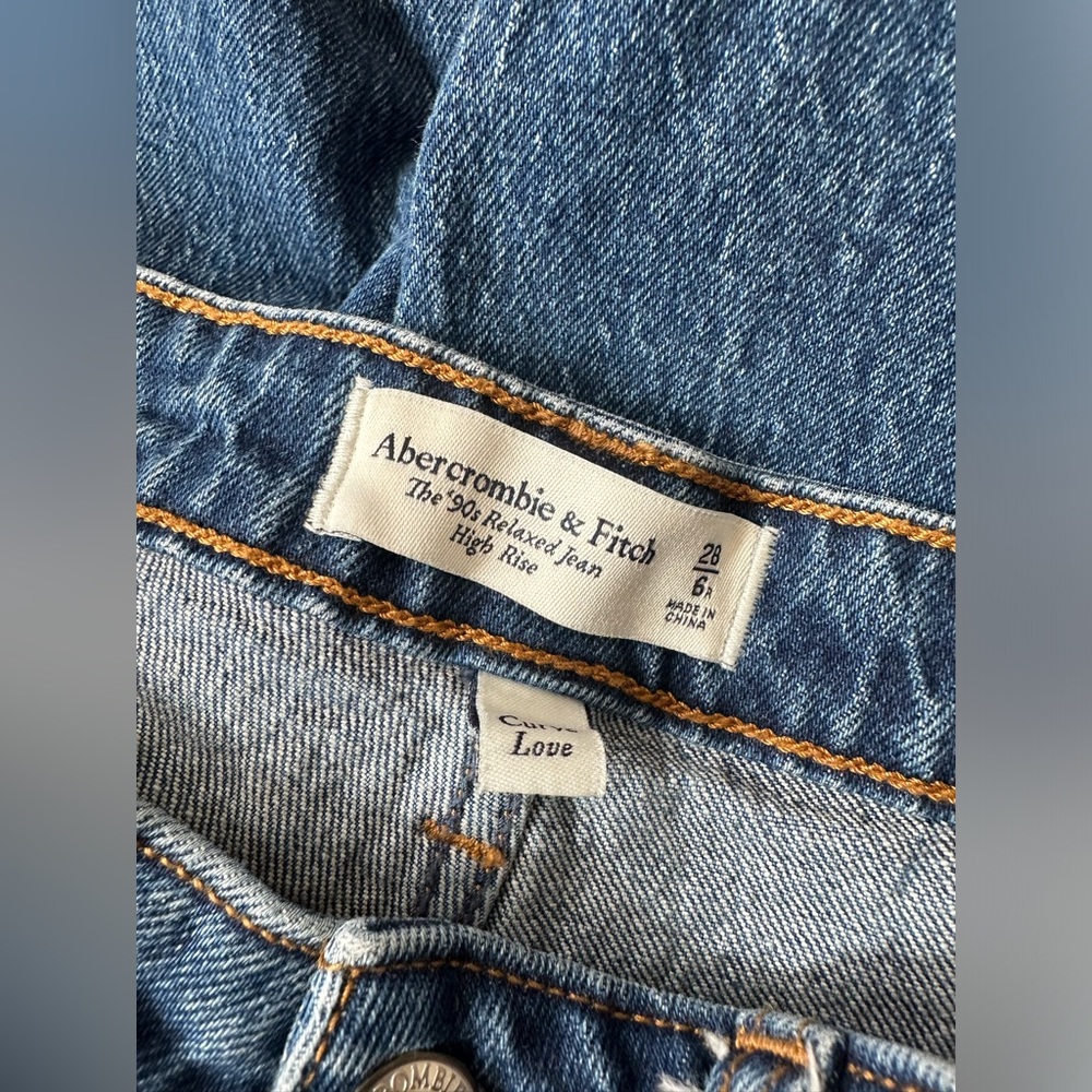 Abercrombie & Fitch 90’s Relaxed High Rise Dark Wash Jeans - Picture 3 of 5